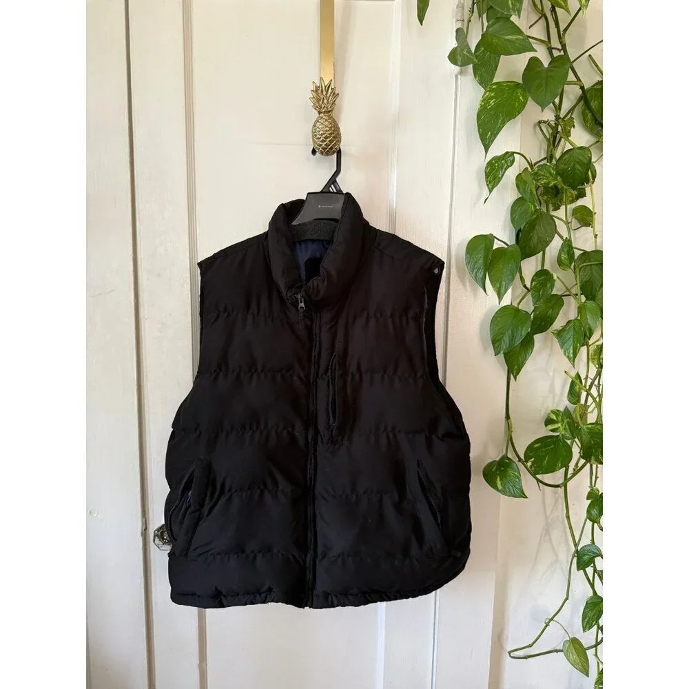 St John’s Bay men’s size large black vest